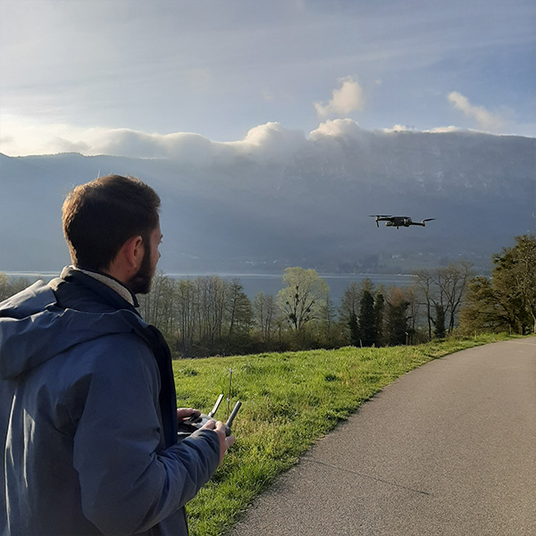 Landing APRR C-Roads Thibault drone Aiguebelette – Retour d’expérience & testimonial premium pour APRR