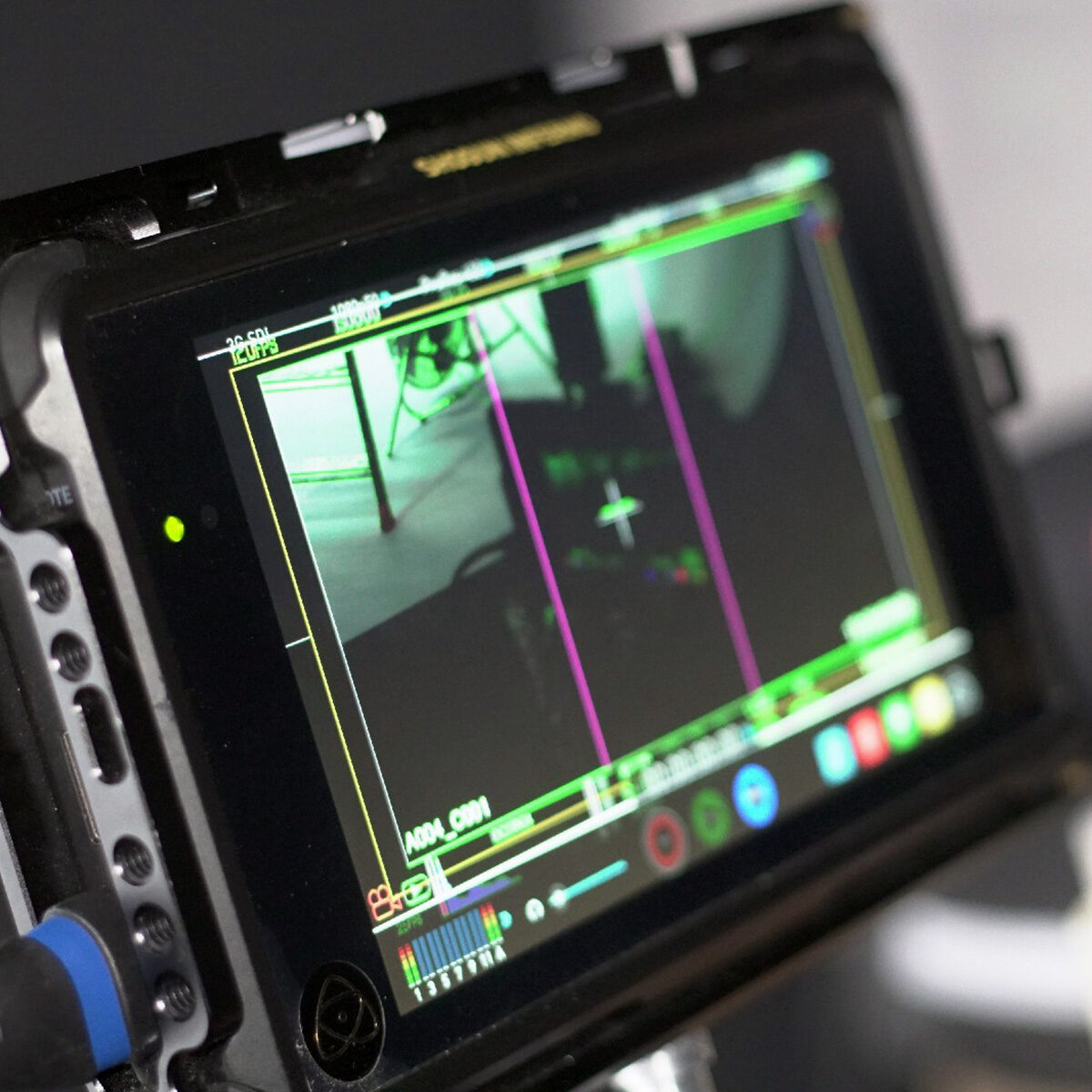 Tournage vidéo d'entreprise pour Carestream Dental : moniteur de contrôle avec repères de cadrage colorés