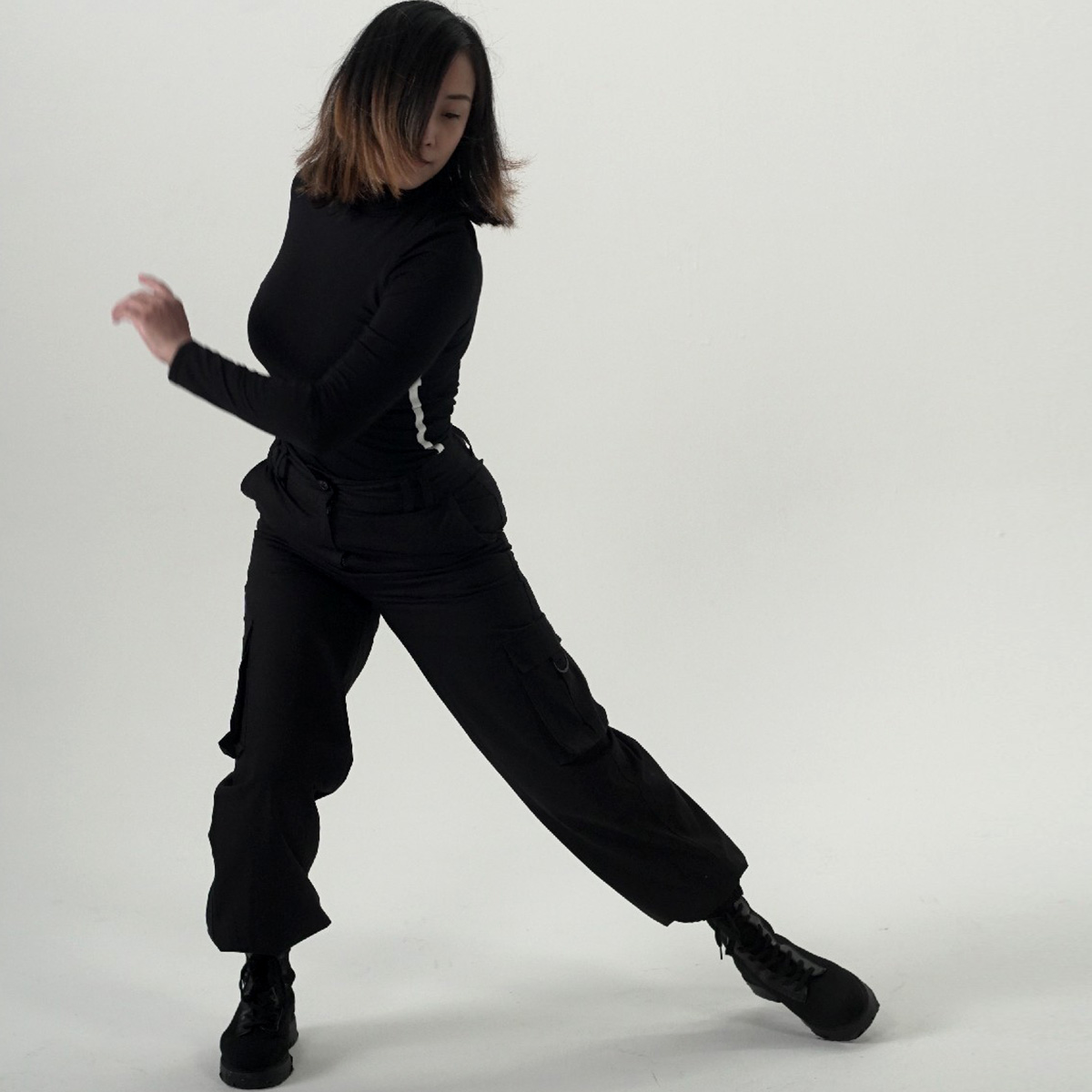 Vidéo marque employeur Carestream Dental : danseuse en tenue noire captée en studio photo