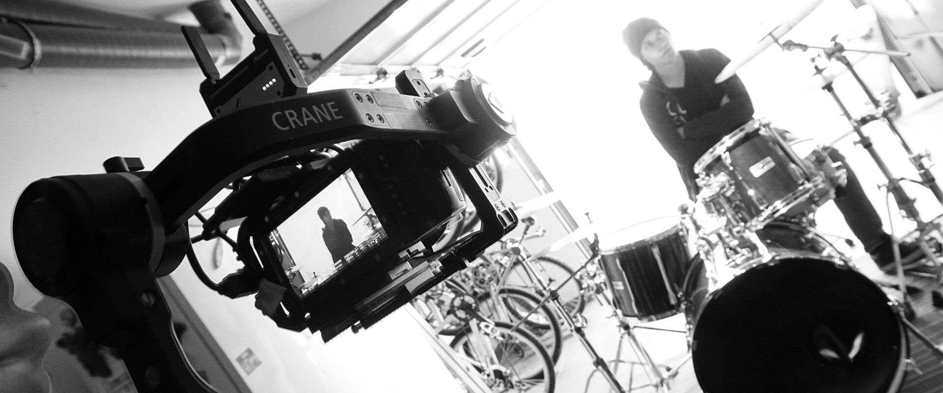 Tournage du film de marque Lamotte : stabilisateur Crane filmant un batteur en studio
