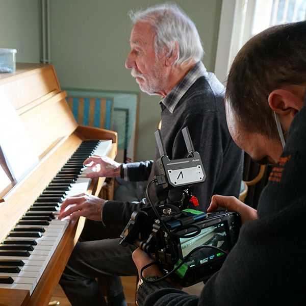 Lamotte senior piano caméra 02 – Le Groupe Lamotte se dote de son 1er film de marque