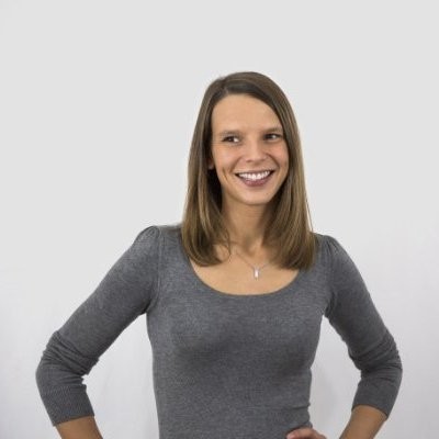 Vidéo marque employeur Nexans NxTag la série : portrait souriant d'une collaboratrice en studio