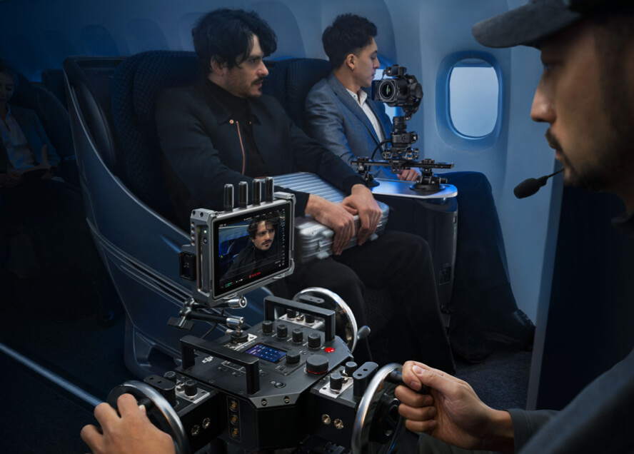 Tournage vidéo d'entreprise en cabine d'avion avec caméra Ronin 4D et déport de commandes