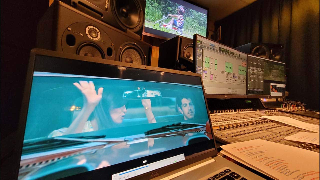 Qu'est ce que la postproduction d'une vidéo - mixage audio en studio professionnel