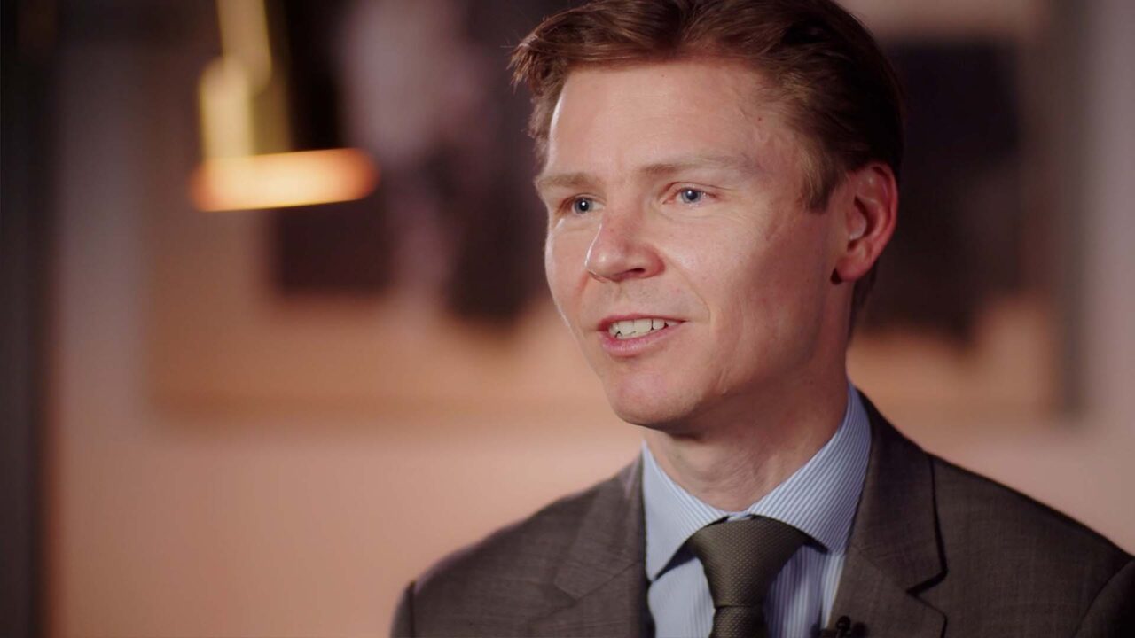 Dirigeant filmé en interview, Capitalmind cabinet conseil en fusions-acquisitions, vidéo institutionnelle