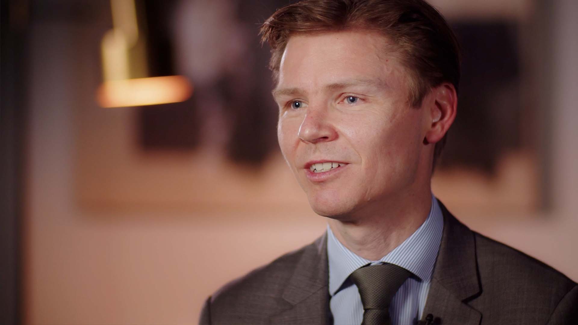 Dirigeant filmé en interview, Capitalmind cabinet conseil en fusions-acquisitions, vidéo institutionnelle