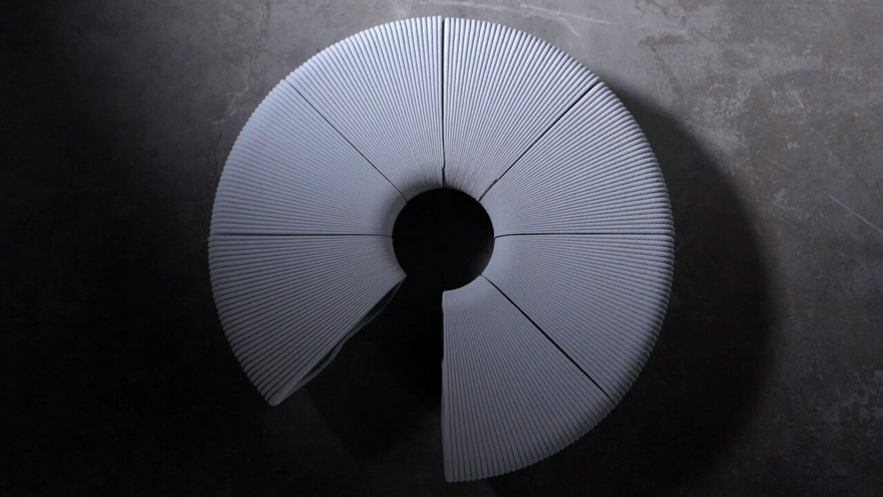 Vidéo IA pour Spie Batignolles : forme circulaire striée en 3D évoquant une empreinte digitale