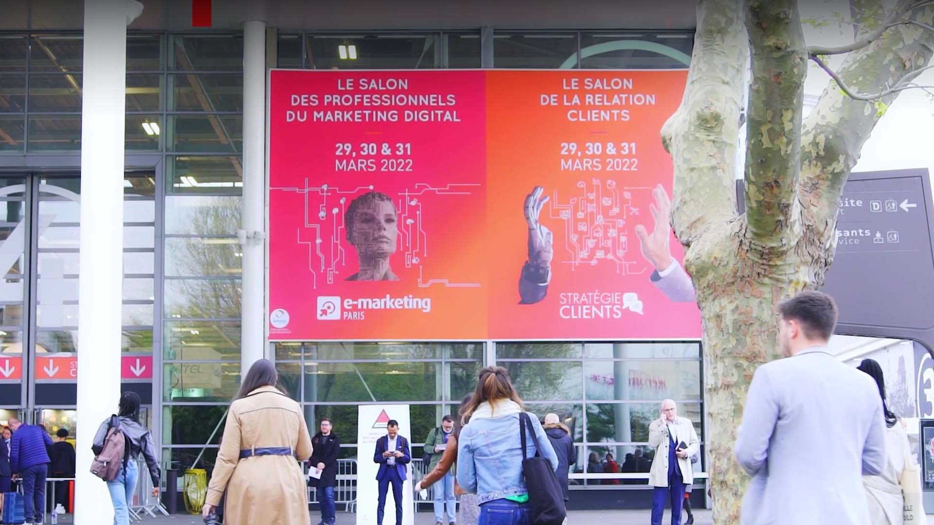 Entrée du salon Stratégie Clients 2022, aftermovie pour Vocalcom, solutions centres de contact, film d'entreprise