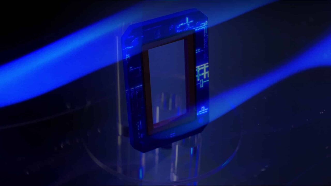 Composant électronique éclairé en bleu néon, ambiance nocturne futuriste pour Getelec, fabricant de solutions CEM, film de marque