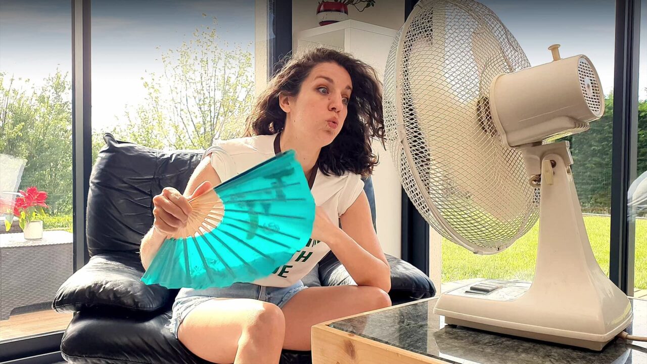 Comédienne s'éventant face à un ventilateur, film publicitaire UGC pour Luminis Films, films adhésifs anti-chaleur
